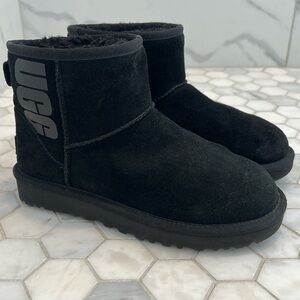 UGG Classic Mini UGG LOGO Black Suede Leather Boots Women’s Shoe Size 6